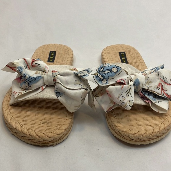 She & In slippers/sandals - Picture 2 of 12